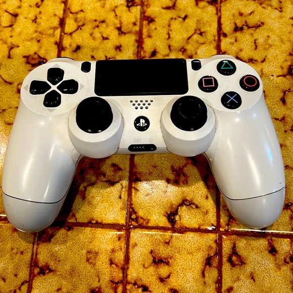 Used PS4 Controllers - Picture 1 of 6